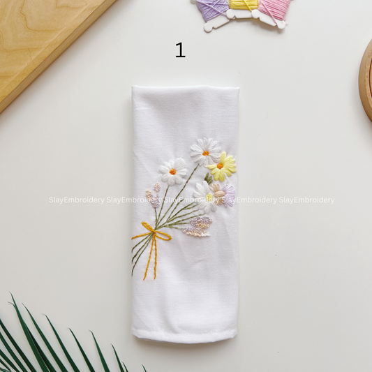 Soft Daisies Embroidered Linen Napkins – Elegant Floral Napkin – Rustic Wedding Table Decor Housewarming Gift, for Her or Hostess