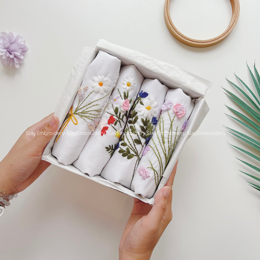 Soft Daisies Embroidered Linen Napkins – Elegant Floral Napkin – Rustic Wedding Table Decor Housewarming Gift, for Her or Hostess