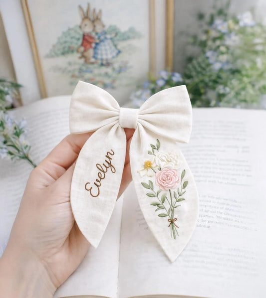 Personalized Vintage Meadow Linen Hair Bow – Hand Embroidered Flower Bow with Initial – Custom Name Text Bow for Girls, Handmade Hairpin Bow for Girl