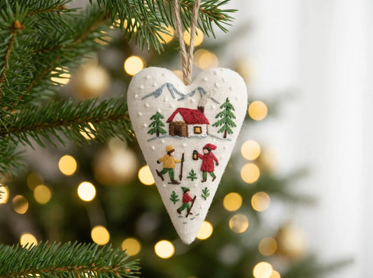 Personalized Embroidered Christmas Heart Ornament – Cozy Winter Cabin with Snowy Mountains & Skiers Linen, Christmas Gift Decoration