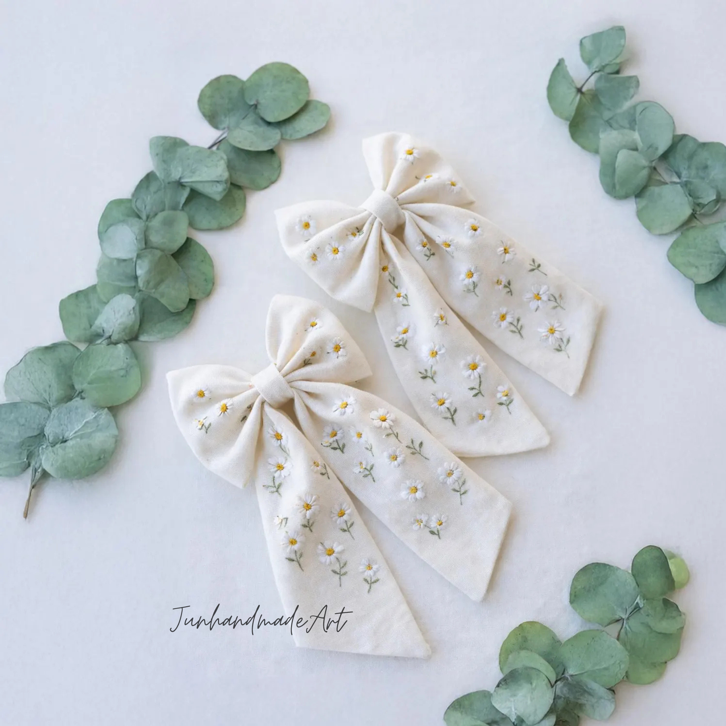 Personalized Linen Hair Bow – Hand Embroidered Flower Bow with Pattern – Custom Name Text Bow for Girls, Handmade Hairpin Bow for Girl