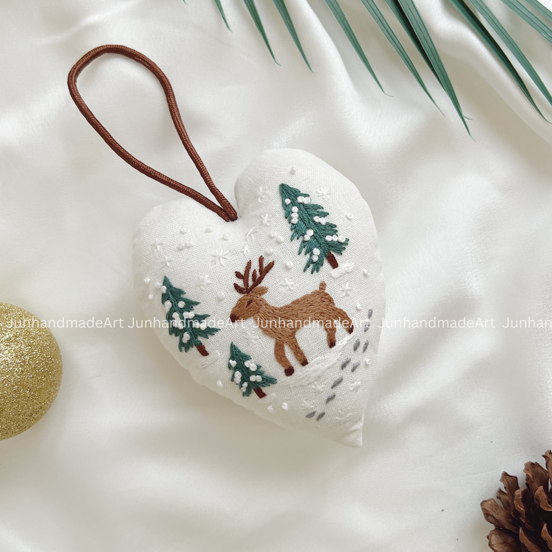 Cute Reindeer Christmas Heart Ornament – Hand Embroidered Linen Floral Ornament – Custom Christmas Gift Decoration