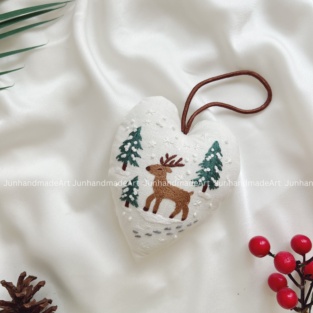 Cute Reindeer Christmas Heart Ornament – Hand Embroidered Linen Floral Ornament – Custom Christmas Gift Decoration