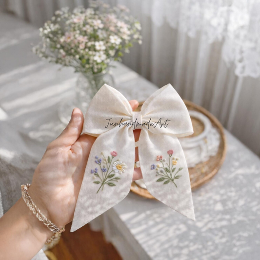 Personalized Linen Hair Bow – Hand Embroidered Flower Bow with Initial – Custom Name Text Bow for Girls, Handmade Hairpin Bow for Girl