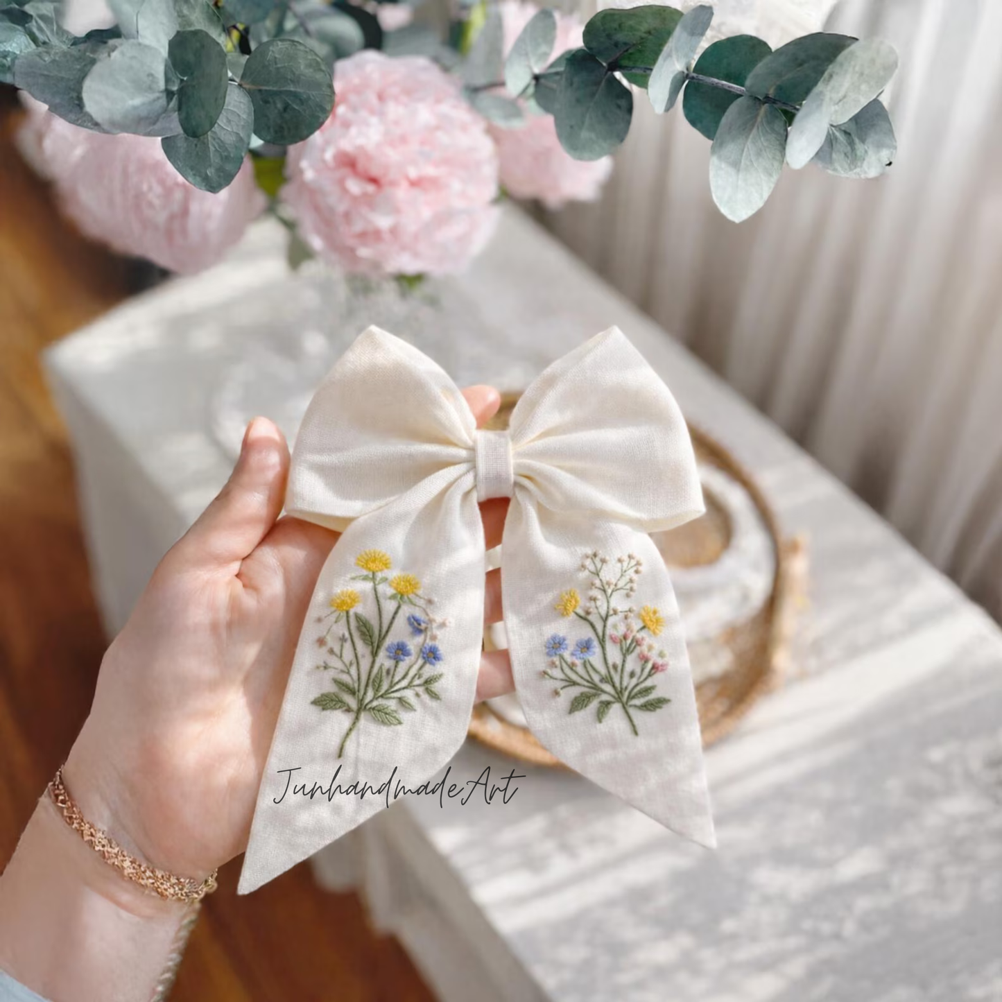 Personalized Linen Hair Bow – Hand Embroidered Flower Bow with Initial – Custom Name Text Bow for Girls, Handmade Hairpin Bow for Girl