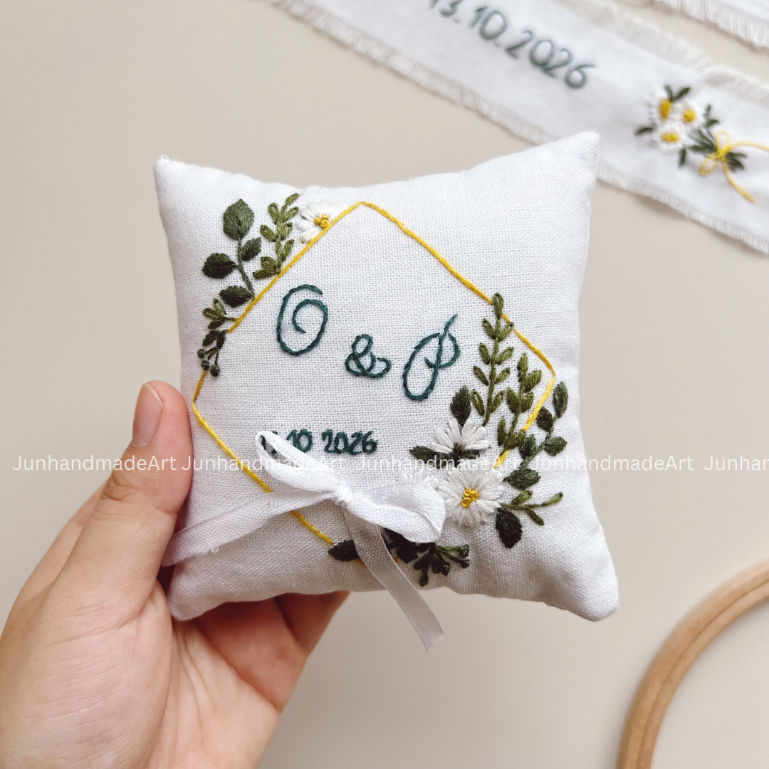 Lovely Daisies Embroidered Wedding Ribbon – Custom Linen Tie for Bouquet or Hair, Hand-stitched with Names & Date, Bridal Keepsake Gift