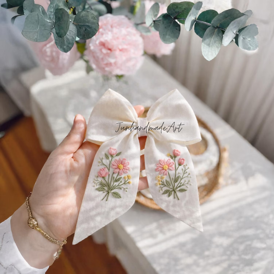 Personalized Linen Hair Bow – Hand Embroidered Flower Bow with Initial – Custom Name Text Bow for Girls, Handmade Hairpin Bow for Girl