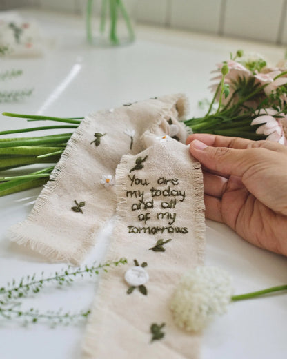 Personalized Embroidered Wedding Ribbon – Custom Linen Tie for Bouquet or Hair, Hand-stitched with Names & Date, Bridal Keepsake Gift