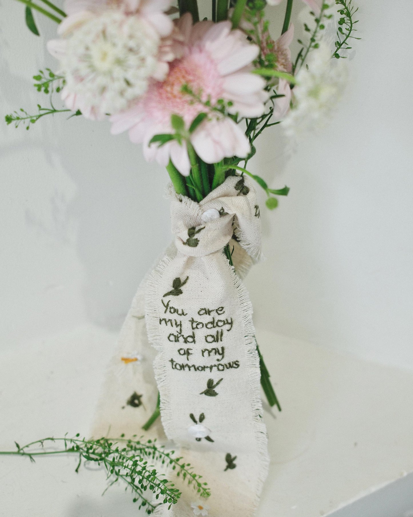 Personalized Embroidered Wedding Ribbon – Custom Linen Tie for Bouquet or Hair, Hand-stitched with Names & Date, Bridal Keepsake Gift