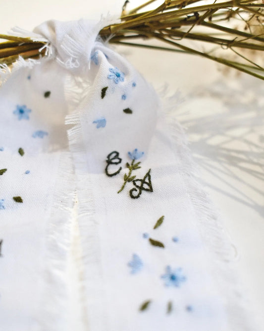 Personalized Embroidered Wedding Ribbon – Custom Linen Tie for Bouquet or Hair, Hand-stitched with Names & Date, Bridal Keepsake Gift