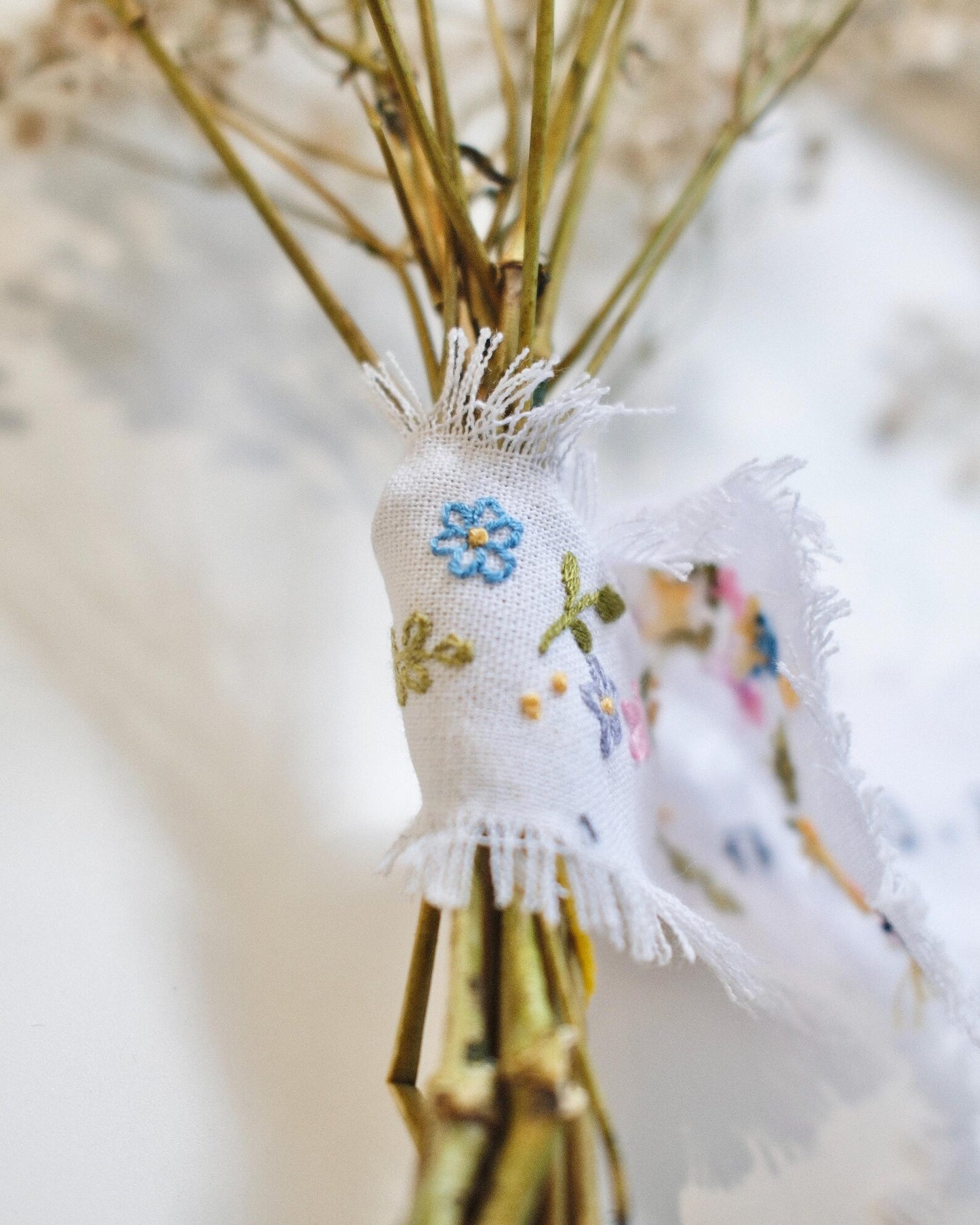 Personalized Embroidered Wedding Ribbon – Custom Linen Tie for Bouquet or Hair, Hand-stitched with Names & Date, Bridal Keepsake Gift