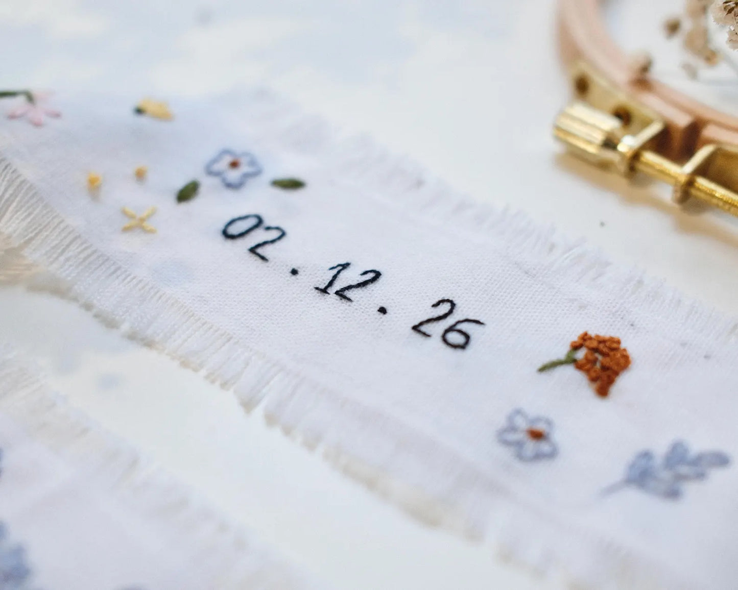 Personalized Embroidered Wedding Ribbon – Custom Linen Tie for Bouquet or Hair, Hand-stitched with Names & Date, Bridal Keepsake Gift