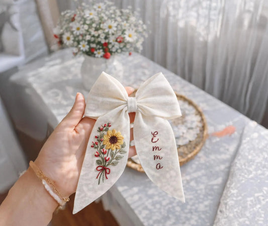 Personalized Linen Hair Bow – Hand Embroidered Flower Bow with Initial – Custom Name Text Bow for Girls, Handmade Hairpin Bow for Girl