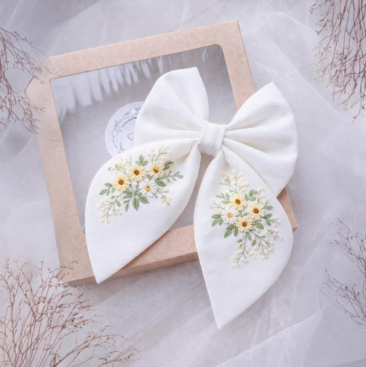 Personalized Summer Meadow Linen Hair Bow – Hand Embroidered Flower Bow with Initial – Custom Name Text Bow for Girls, Handmade Hairpin Bow for Girl