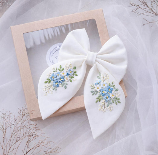 Personalized Summer Meadow Linen Hair Bow – Hand Embroidered Flower Bow with Initial – Custom Name Text Bow for Girls, Handmade Hairpin Bow for Girl