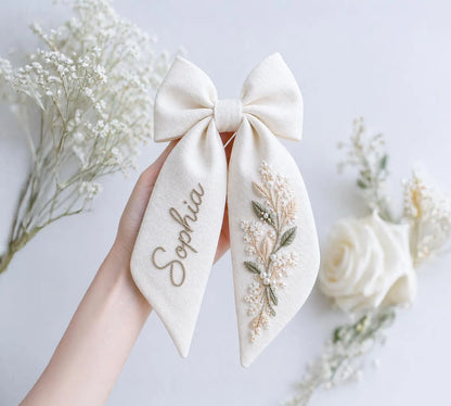Personalized Petite White Flower Linen Hair Bow – Hand Embroidered Flower Bow with Initial – Custom Name Text Bow for Girls, Handmade Hairpin Bow for Girl