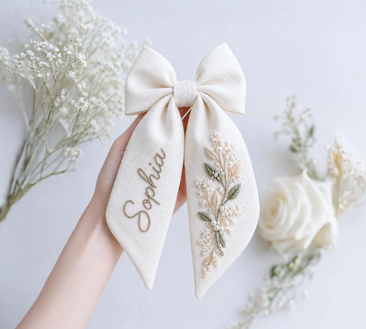 Personalized Petite White Flower Linen Hair Bow – Hand Embroidered Flower Bow with Initial – Custom Name Text Bow for Girls, Handmade Hairpin Bow for Girl