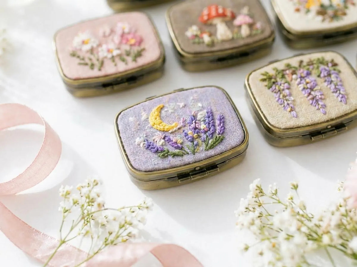 Hand Embroidered Floral Jewelry Box, Personalized Linen Ring Box, Vintage Mini Keepsake Case, Bridesmaid Gift, Wedding Ring Holder