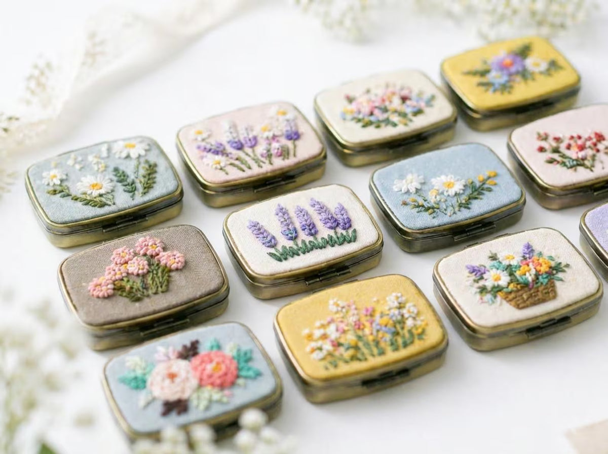 Hand Embroidered Floral Jewelry Box, Personalized Linen Ring Box, Vintage Mini Keepsake Case, Bridesmaid Gift, Wedding Ring Holder