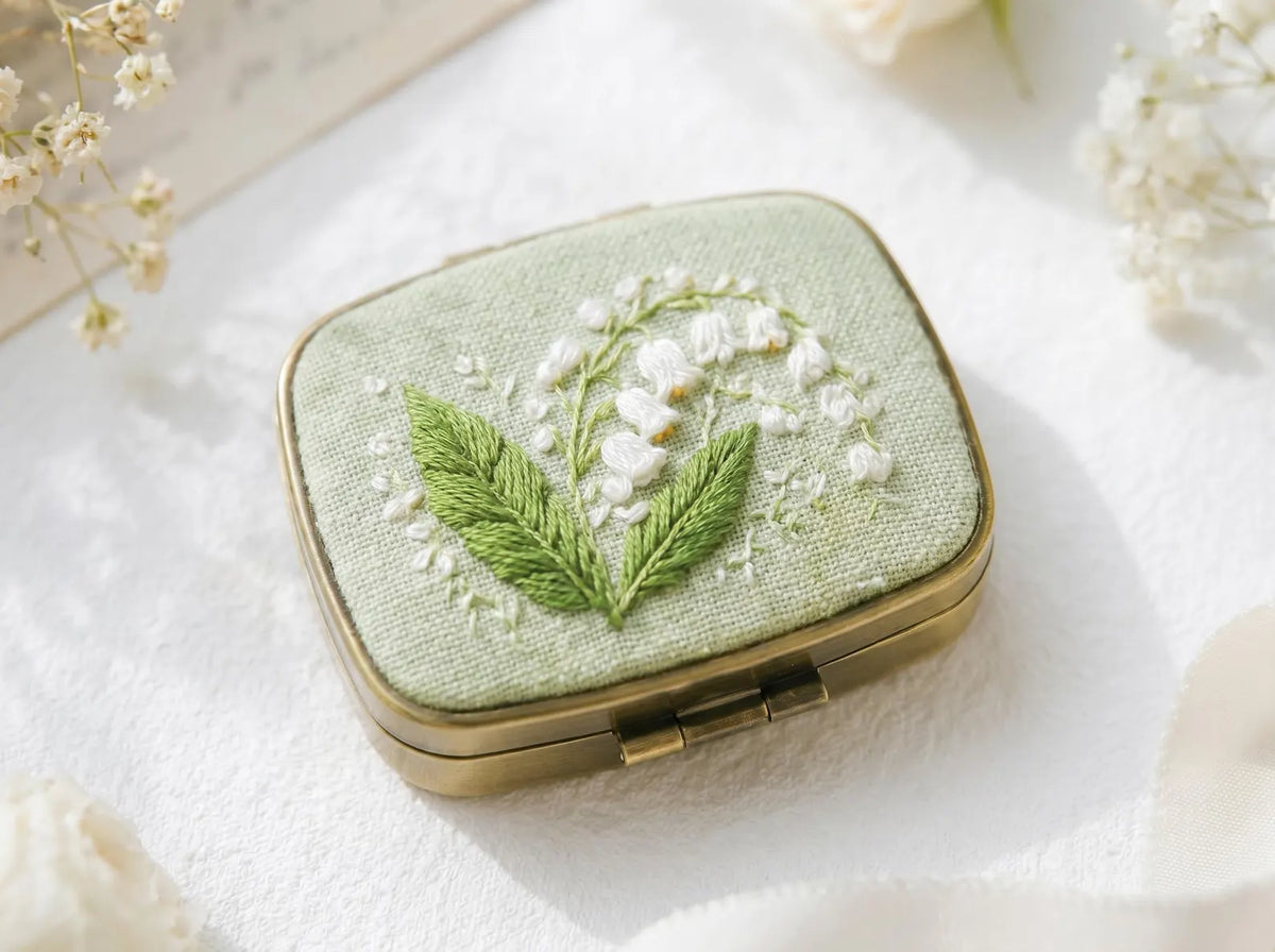 Hand Embroidered Floral Jewelry Box, Personalized Linen Ring Box, Vintage Mini Keepsake Case, Bridesmaid Gift, Wedding Ring Holder