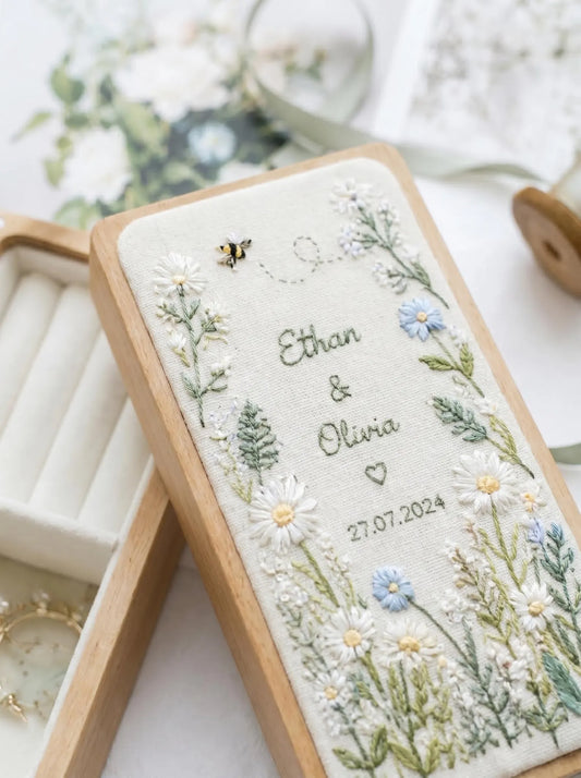 Hand Embroidered Daisy Wooden Jewelry Box, Personalized Linen Ring Box, Vintage Wooden Keepsake Case, Bridesmaid Gift, Wedding Ring Holder