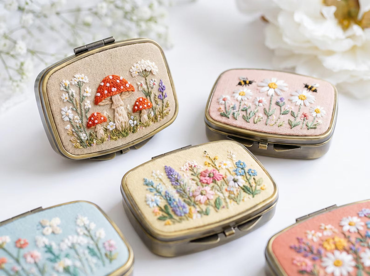 Hand Embroidered Floral Jewelry Box, Personalized Linen Ring Box, Vintage Mini Keepsake Case, Bridesmaid Gift, Wedding Ring Holder