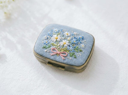Hand Embroidered Floral Jewelry Box, Personalized Linen Ring Box, Vintage Mini Keepsake Case, Bridesmaid Gift, Wedding Ring Holder