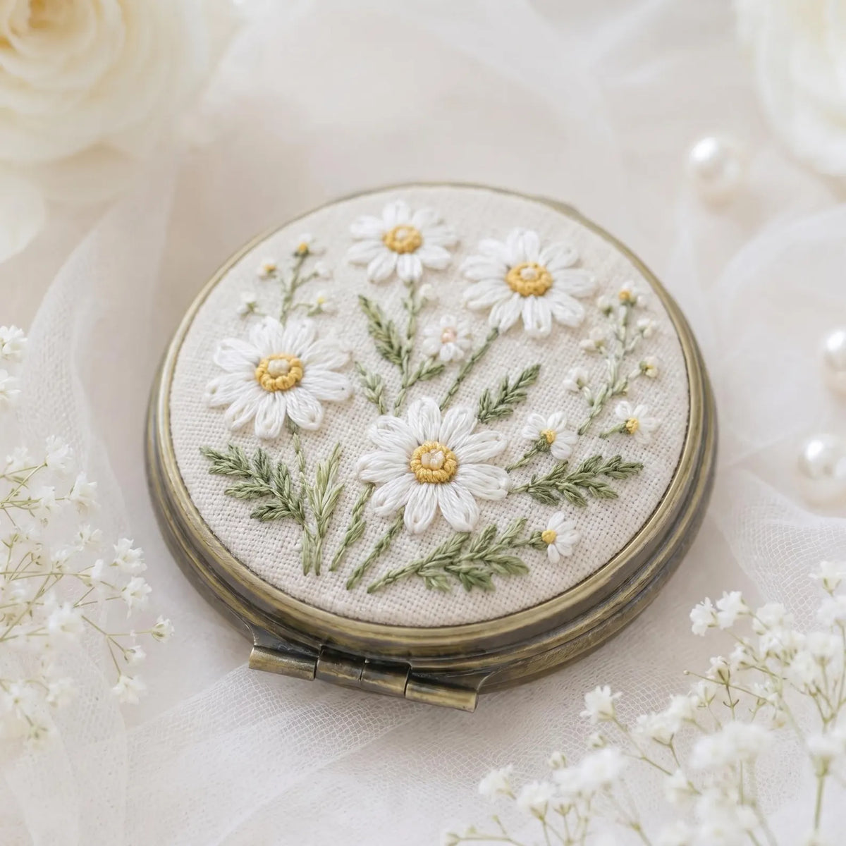 Embroidered Floral Compact Mirror, Mini Jewelry Box with Mirror, Handmade Bridesmaid Gift, Travel Purse Mirror Keepsake Gift for Bridesmaids
