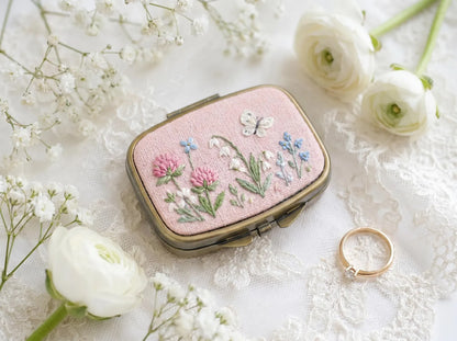 Hand Embroidered Floral Jewelry Box, Personalized Linen Ring Box, Vintage Mini Keepsake Case, Bridesmaid Gift, Wedding Ring Holder
