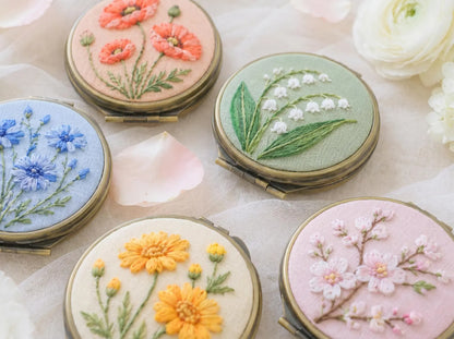 Embroidered Floral Compact Mirror, Mini Jewelry Box with Mirror, Handmade Bridesmaid Gift, Travel Purse Mirror Keepsake Gift for Bridesmaids