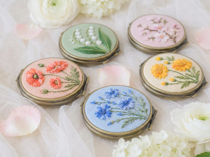 Embroidered Floral Compact Mirror, Mini Jewelry Box with Mirror, Handmade Bridesmaid Gift, Travel Purse Mirror Keepsake Gift for Bridesmaids