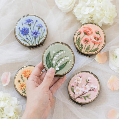 Embroidered Floral Compact Mirror, Mini Jewelry Box with Mirror, Handmade Bridesmaid Gift, Travel Purse Mirror Keepsake Gift for Bridesmaids
