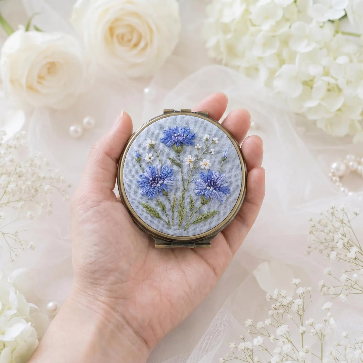 Embroidered Floral Compact Mirror, Mini Jewelry Box with Mirror, Handmade Bridesmaid Gift, Travel Purse Mirror Keepsake Gift for Bridesmaids