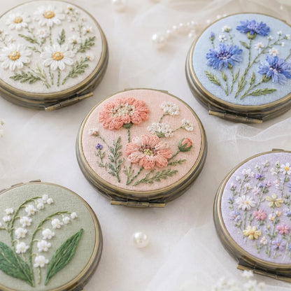 Embroidered Floral Compact Mirror, Mini Jewelry Box with Mirror, Handmade Bridesmaid Gift, Travel Purse Mirror Keepsake Gift for Bridesmaids