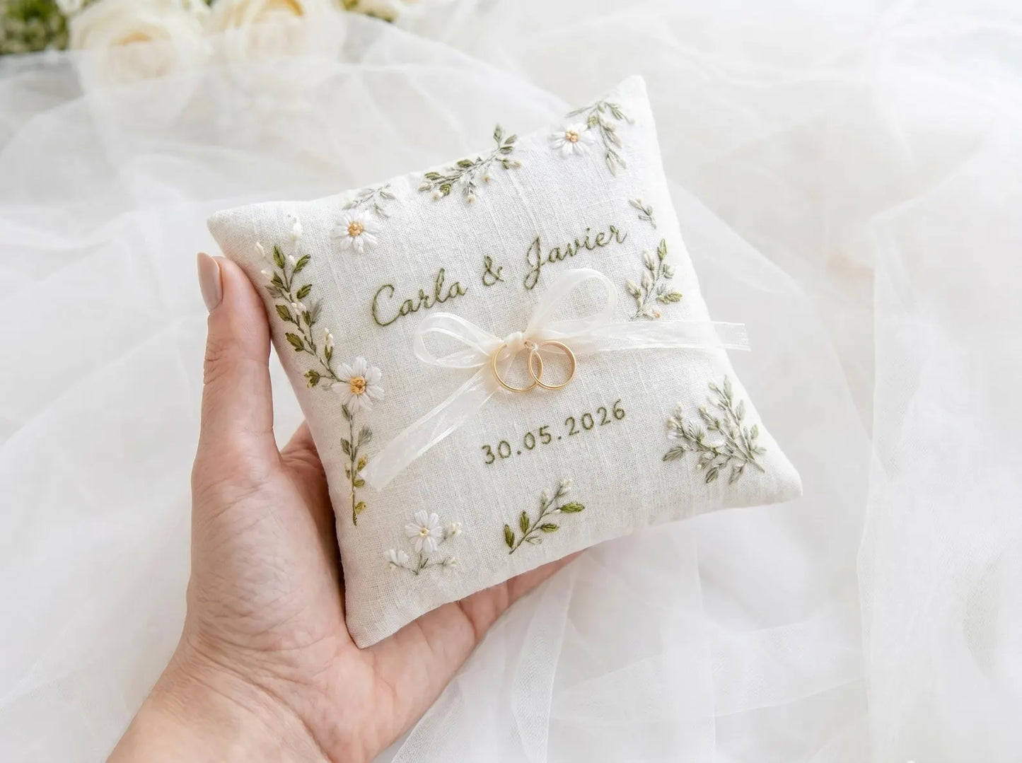Personalized Daisy Floral Wedding Ring Pillow Set, Embroidered Ring Bearer Pillow, Sachet Bag, Linen Ribbon, Bridal Keepsake Gift for Couple
