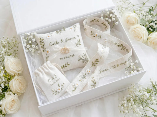 Personalized Daisy Floral Wedding Ring Pillow Set, Embroidered Ring Bearer Pillow, Sachet Bag, Linen Ribbon, Bridal Keepsake Gift for Couple
