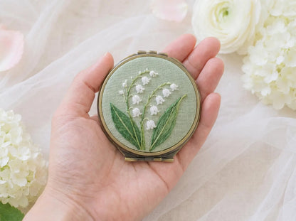 Embroidered Floral Compact Mirror, Mini Jewelry Box with Mirror, Handmade Bridesmaid Gift, Travel Purse Mirror Keepsake Gift for Bridesmaids