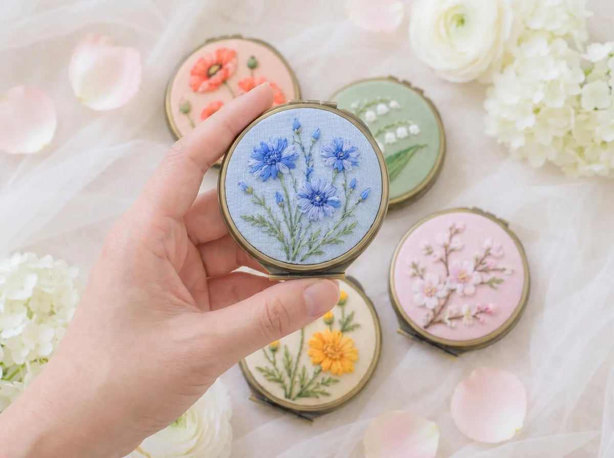 Embroidered Floral Compact Mirror, Mini Jewelry Box with Mirror, Handmade Bridesmaid Gift, Travel Purse Mirror Keepsake Gift for Bridesmaids