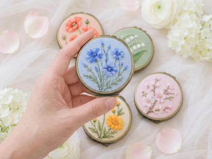 Embroidered Floral Compact Mirror, Mini Jewelry Box with Mirror, Handmade Bridesmaid Gift, Travel Purse Mirror Keepsake Gift for Bridesmaids