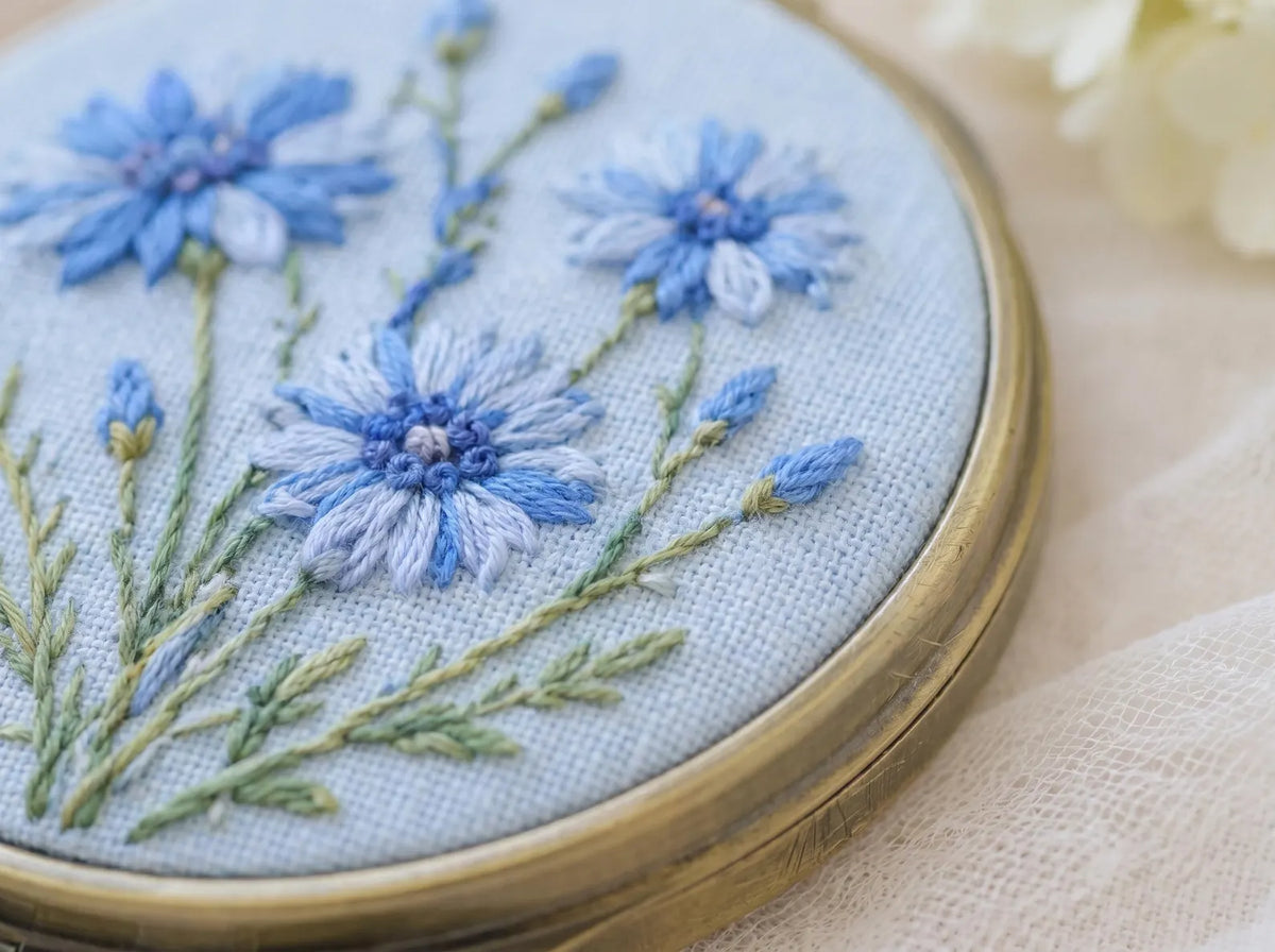 Embroidered Floral Compact Mirror, Mini Jewelry Box with Mirror, Handmade Bridesmaid Gift, Travel Purse Mirror Keepsake Gift for Bridesmaids