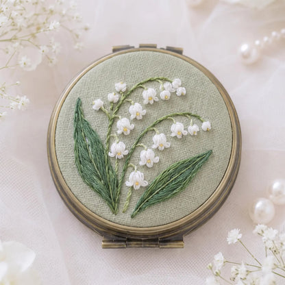 Embroidered Floral Compact Mirror, Mini Jewelry Box with Mirror, Handmade Bridesmaid Gift, Travel Purse Mirror Keepsake Gift for Bridesmaids