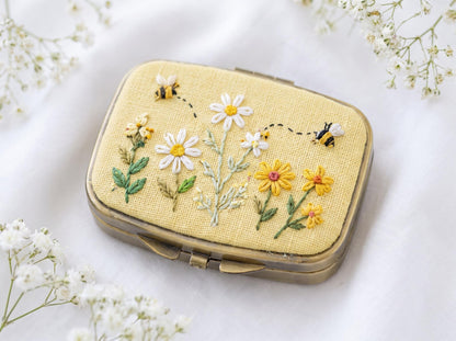 Hand Embroidered Floral Jewelry Box, Personalized Linen Ring Box, Vintage Mini Keepsake Case, Bridesmaid Gift, Wedding Ring Holder