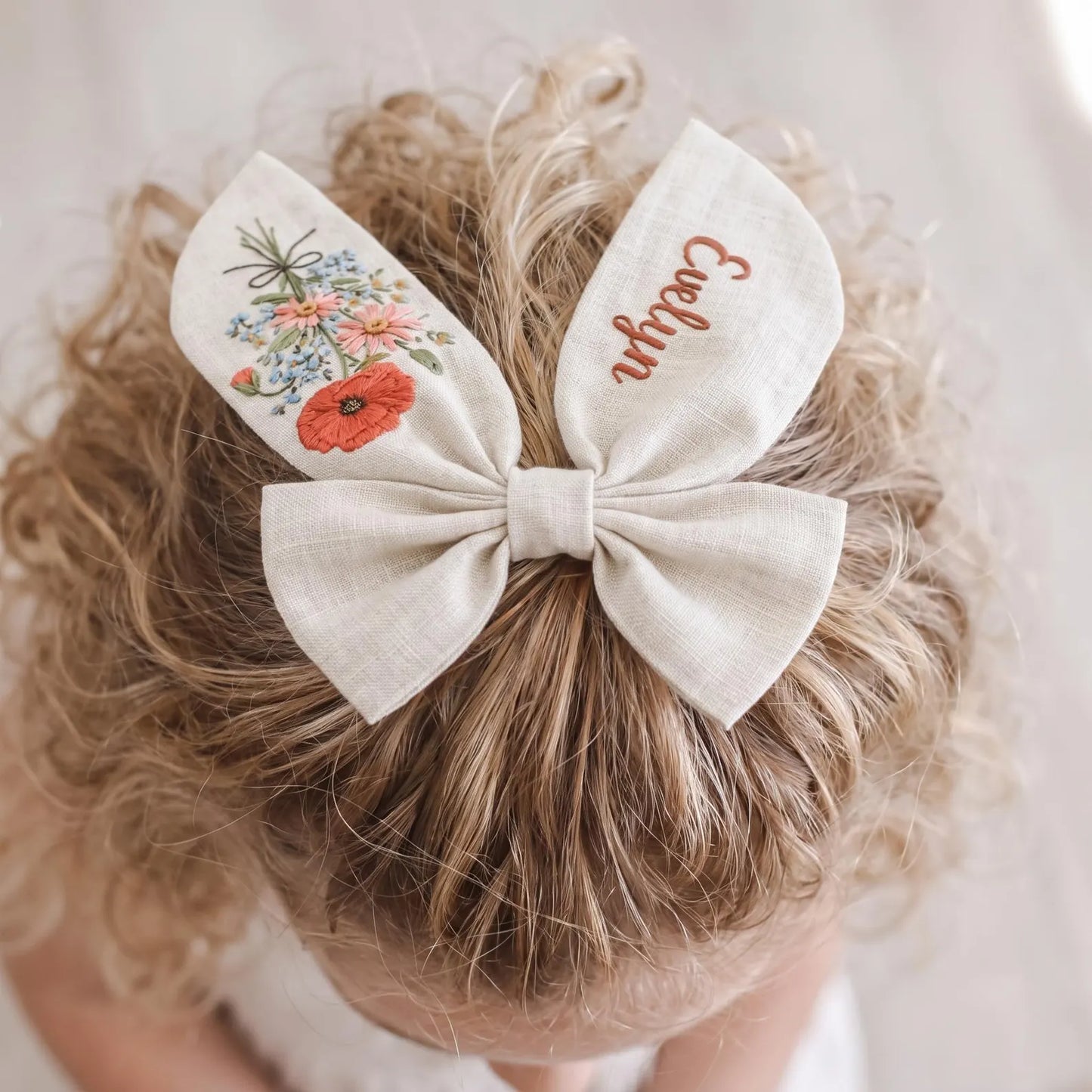 Poppy Embroidered Hair Bow, Personalized Linen Bow Clip, Custom Name Flower Girl Bow, Wildflower Bridal Hair Accessory, Wedding Gift for Her