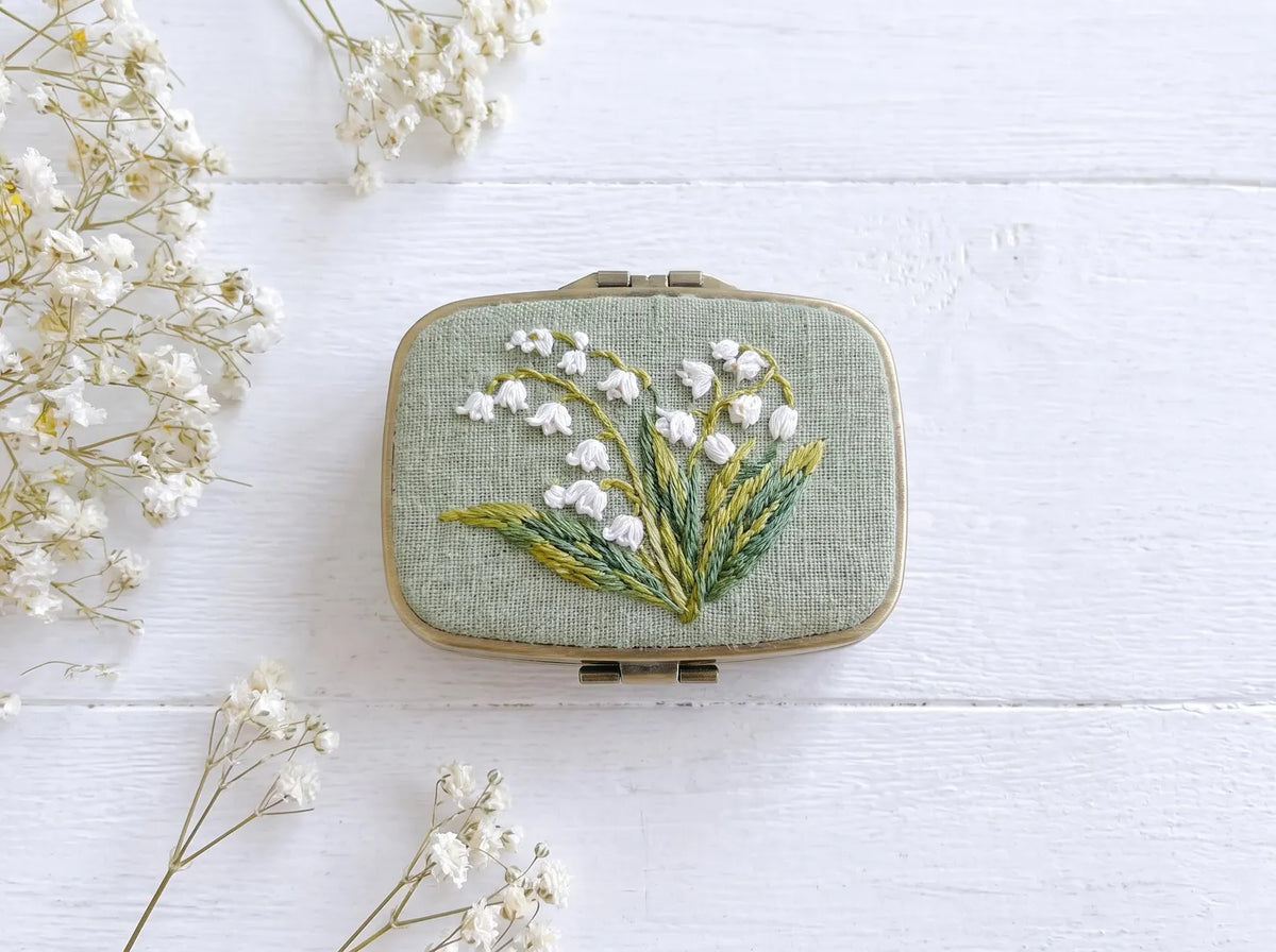 Hand Embroidered Floral Jewelry Box, Personalized Linen Ring Box, Vintage Mini Keepsake Case, Bridesmaid Gift, Wedding Ring Holder