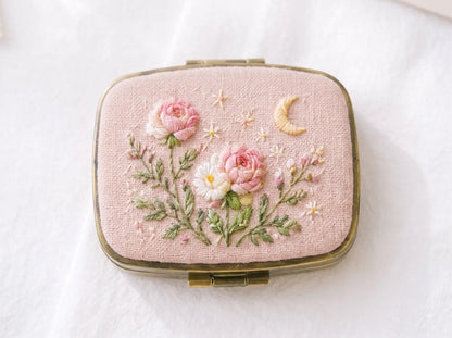 Hand Embroidered Floral Jewelry Box, Personalized Linen Ring Box, Vintage Mini Keepsake Case, Bridesmaid Gift, Wedding Ring Holder