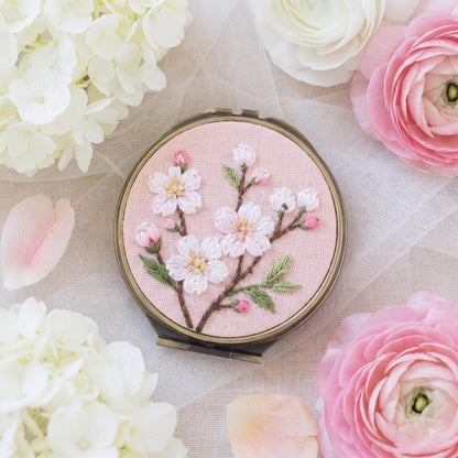 Embroidered Floral Compact Mirror, Mini Jewelry Box with Mirror, Handmade Bridesmaid Gift, Travel Purse Mirror Keepsake Gift for Bridesmaids