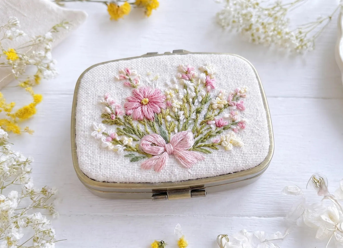 Hand Embroidered Floral Jewelry Box, Personalized Linen Ring Box, Vintage Mini Keepsake Case, Bridesmaid Gift, Wedding Ring Holder