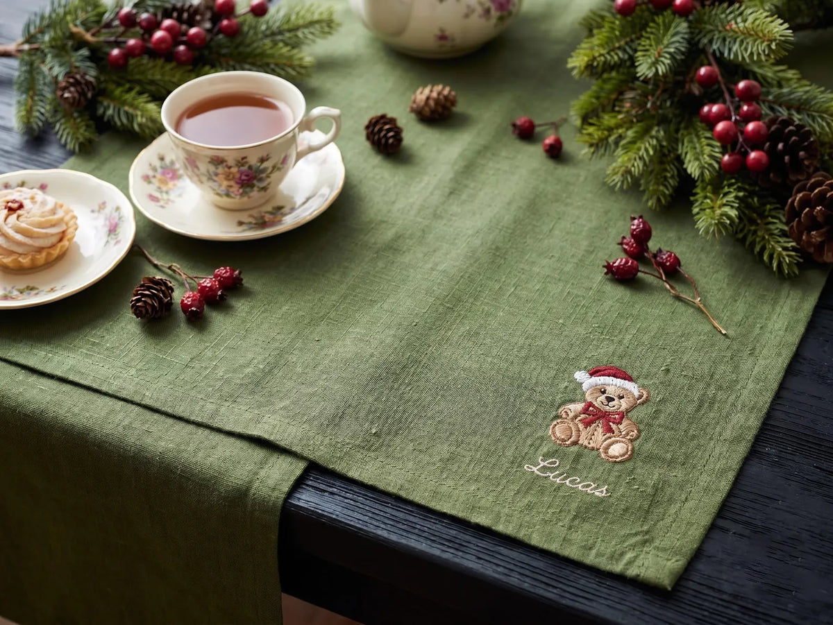 Personalized Christmas Linen Napkins Set of 6, Embroidered Dinner Napkins, Custom Name Red Green White Holiday Table Decor for Family Dinner