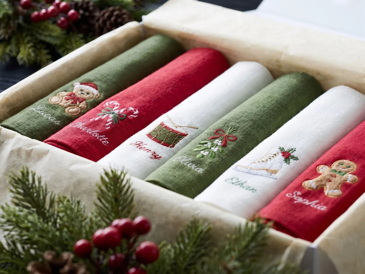 Personalized Christmas Linen Napkins Set of 6, Embroidered Dinner Napkins, Custom Name Red Green White Holiday Table Decor for Family Dinner