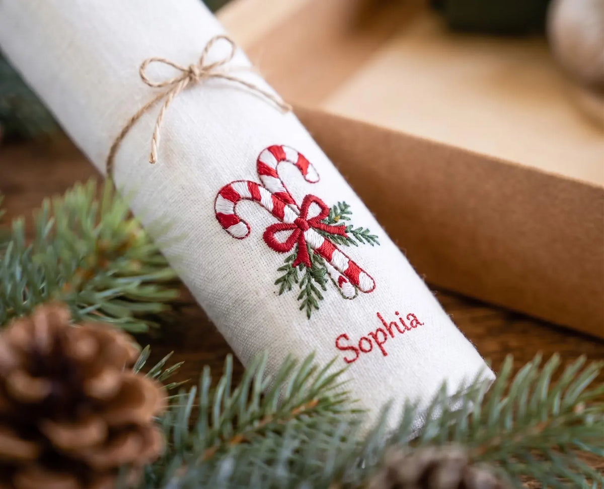 Personalized Christmas Linen Napkins Set of 6, Embroidered Dinner Napkins, Custom Name Red Green White Holiday Table Decor for Family Dinner